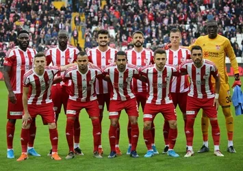 Sivasspor’da 4 futbolcu sarı kart sınırında