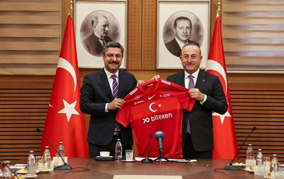 Bakan Çavuşoğlu Ampute Futbol Milli Takımı’nı kabul etti