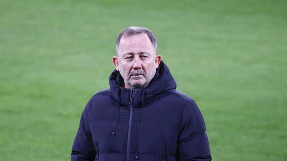Sergen Yalçın Beşiktaş'a geri dönüyor! Sergen Yalçın Beşiktaş'a geri dönüyor!