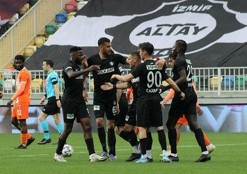 Altay evinde çok rahat!