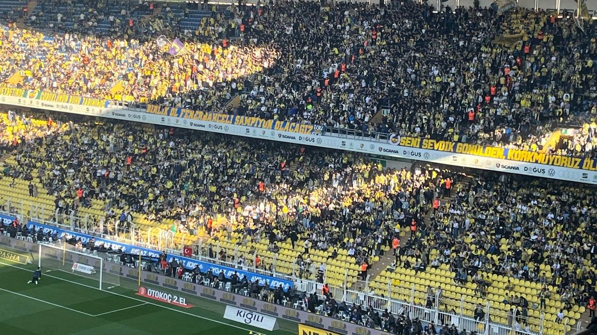 Fenerbahçe tribünlerinden Acun Ilıcalı'ya tepki! Fenerbahçe tribünlerinden Acun Ilıcalı'ya tepki!