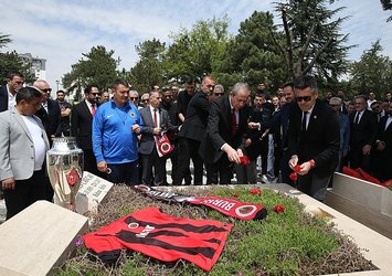 Gençlerbirliği İlhan Cavcav'ın mezarını ziyaret etti