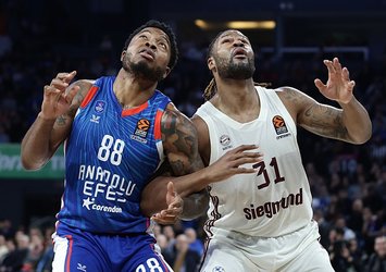 Larkin şov yaptı A. Efes rahat kazandı!