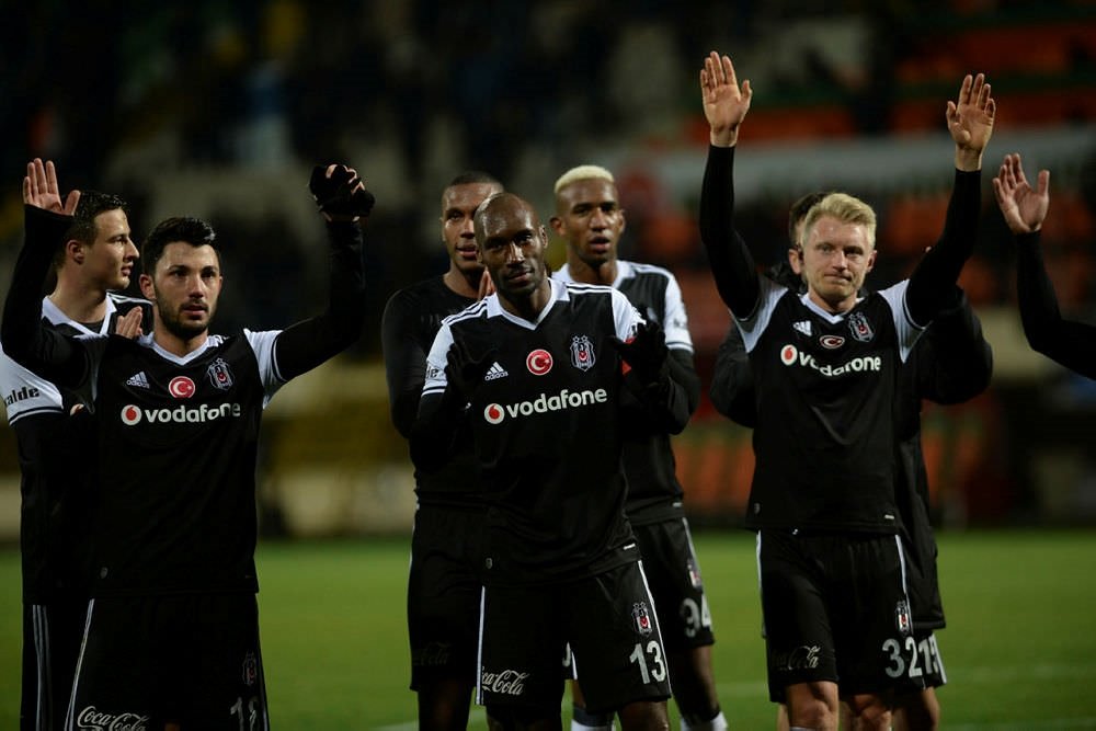 Galatasaray, Beşiktaş’ın kapısını çalıyor