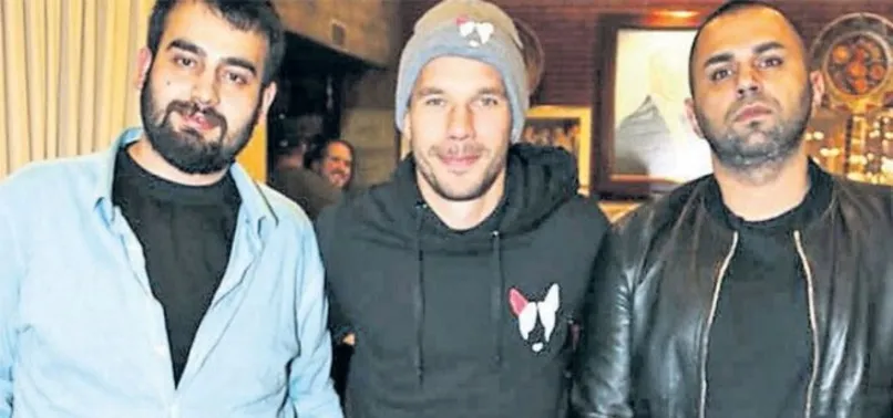 Podolski tartıştığı gazeteciyle barıştı