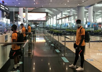 G.Saray Olimpiyakos maçı için Yunanistan'a gitti!