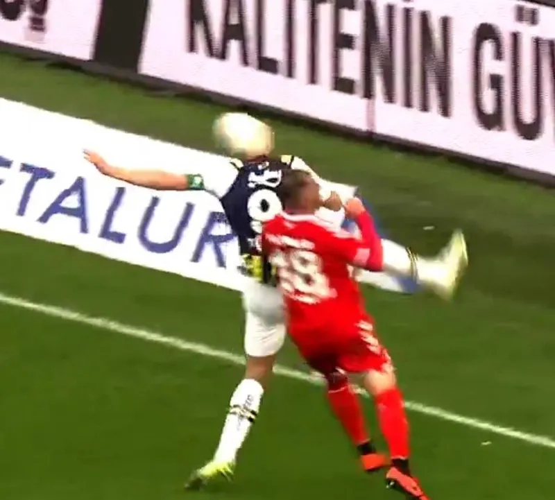 Fenerbahçe penaltı bekledi! İşte o pozisyon... - 1