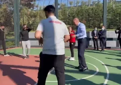Başkan Erdoğan gençlerle basketbol oynadı