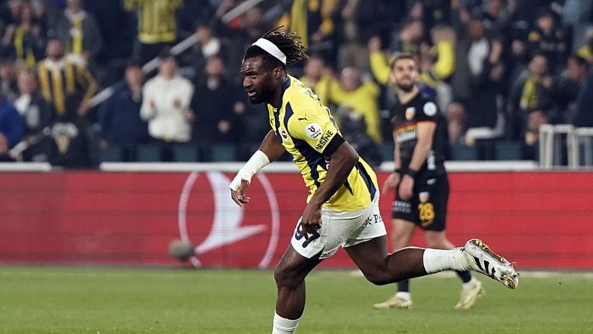 Fenerbahçe'de Alan Saint-Maximin gelişmesi! Türkiye'den ayrıldı Fenerbahçe'de Alan Saint-Maximin gelişmesi! Türkiye'den ayrıldı