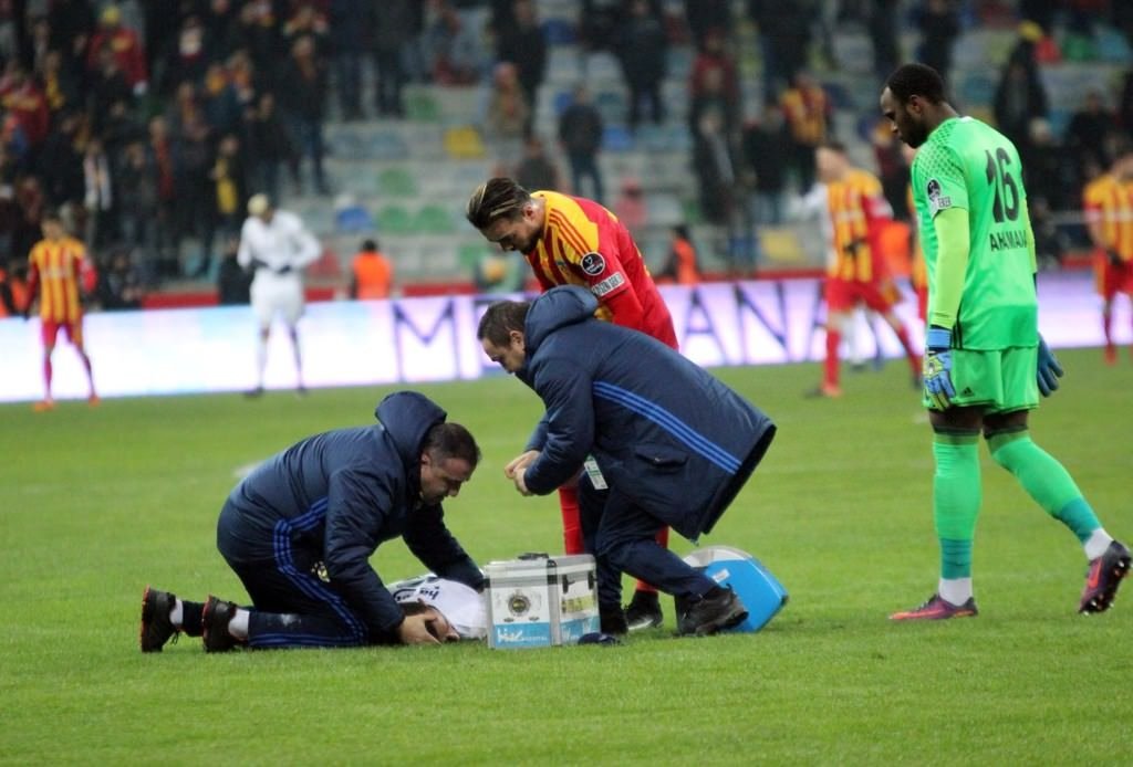 Kayserispor-Fenerbahçe karşılaşmasından kareler