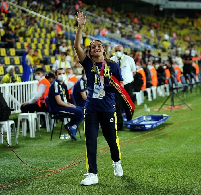 Buse Naz Çakıroğlu Fenerbahçe - Antalyaspor maçı için Kadıköy’de - 1
