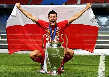 Lewandowski tarihe geçti