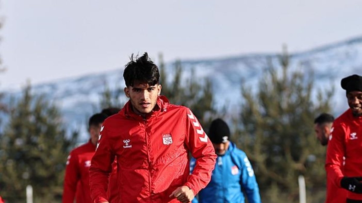 Fenerbahçe Net Global Sivasspor'dan Emre Gökay'ın peşinde! Fenerbahçe Net Global Sivasspor'dan Emre Gökay'ın peşinde!
