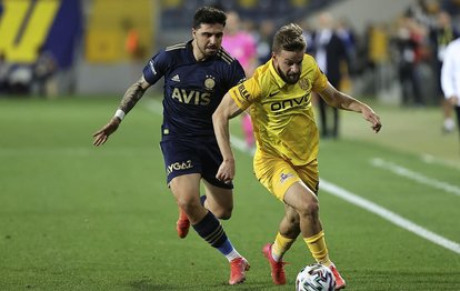 Fenerbahçe’de Ozan Tufan Premier Lig’e göz kırpıyor