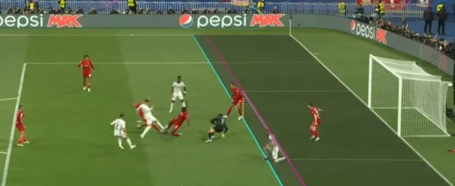 Liverpool - Real Madrid maçında Benzema'nın golü ofsayta takıldı! - 1