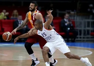 Anadolu Efes yarı finalde