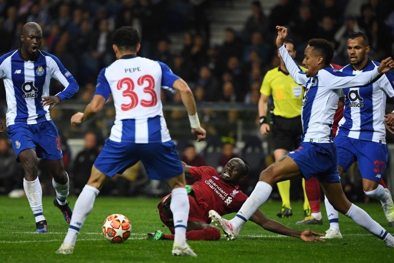 Liverpool zorlanmadan yarı finalde