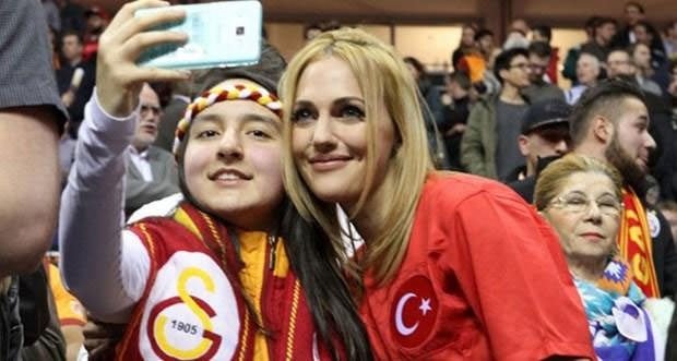 Ünlüler hangi takımı tutuyor?