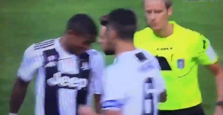 Douglas Costa çıldırdı! Dirsek, kafa, tükürük...