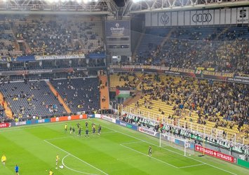 Kadıköy'de tribünler Filistin'i unutmadı!
