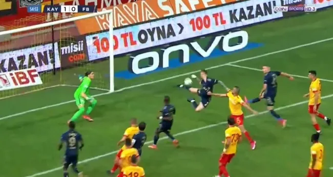 Son dakika spor haberi: Kayserispor - Fenerbahçe maçında penaltı kararı! İşte o pozisyon... - 1