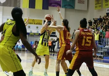 Kraliçeler Aslan avladı