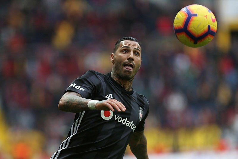 Beşiktaş’ta Demirbay sürprizi