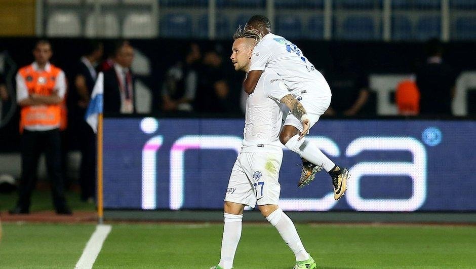 En çok yabancı futbolcu oynatan kulüp