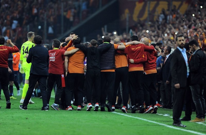 Galatasaray şampiyonluğu böyle kutladı! İşte görüntüler