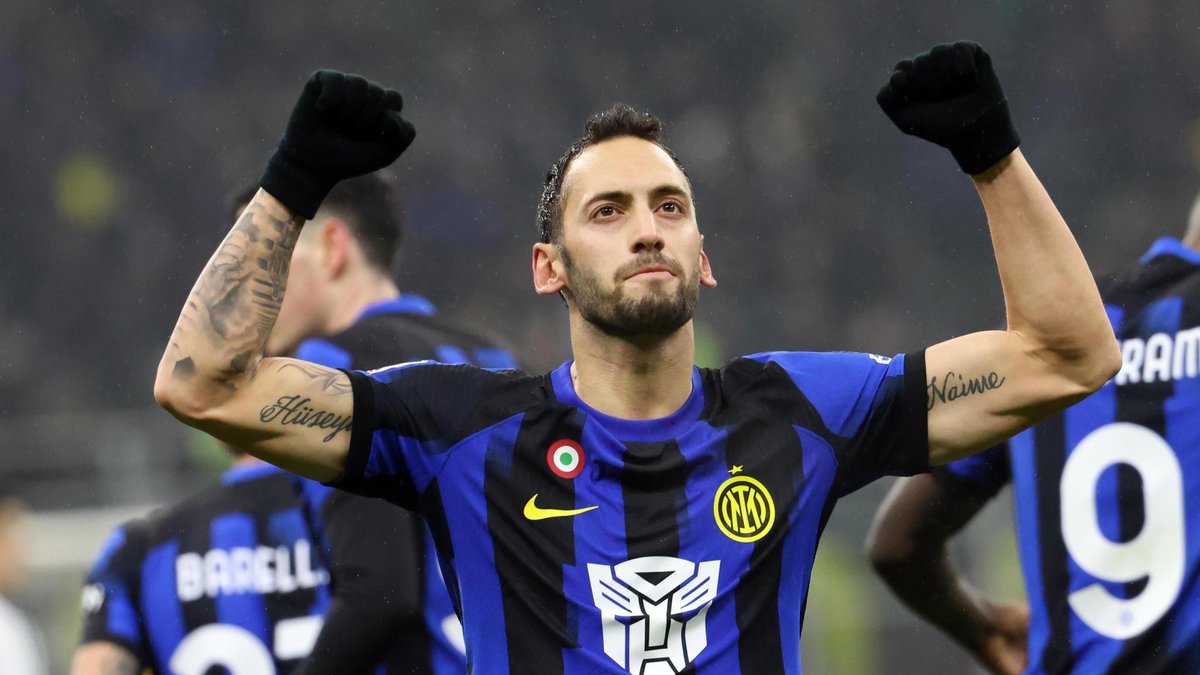 TRANSFER HABERİ: Hakan Çalhanoğlu Inter'le masaya oturuyor! TRANSFER HABERİ: Hakan Çalhanoğlu Inter'le masaya oturuyor!