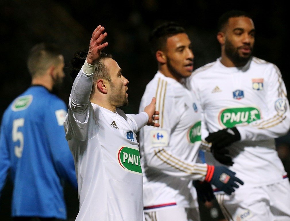 Mathieu Valbuena, Cuma günü imzalıyor