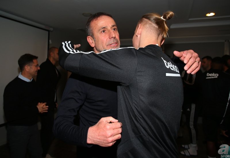 Abdullah Avcı Beşiktaşlı futbolcularla vedalaştı! İşte o görüntüler