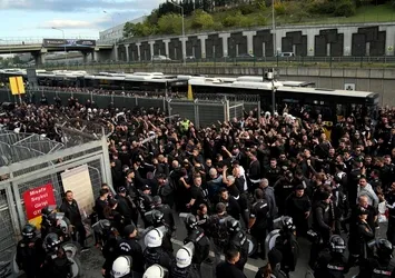 Beşiktaş taraftarı stadyuma geldi!