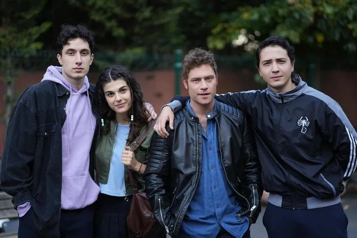 -gelsin-hayat-bildigi-gibi-yeni-bolum-izle-gelsin-hayat-bildigi-gibi-15-bolum-izle-gelsin-hayat-bildigi-gibi-s-1666875769369.jpeg Gelsin Hayat Bildiği Gibi 15. BÖLÜM İZLE - Gelsin Hayat Bildiği Gibi son bölüm izle - Show TV Gelsin Hayat Bildiği Gibi izle - 1