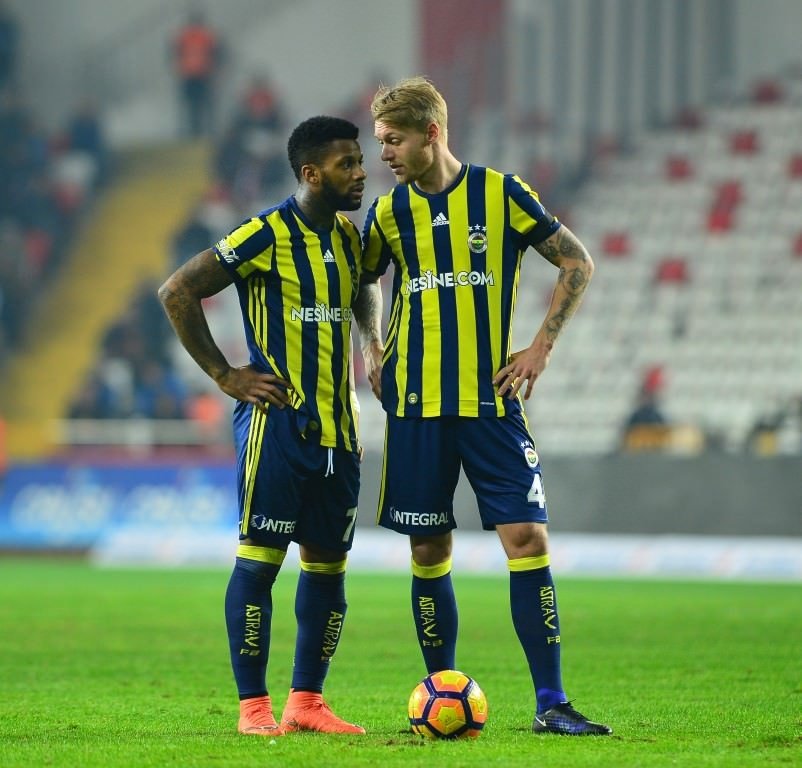 Fenerbahçe, Kjaer’i bırakmıyor