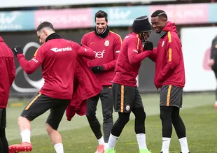 Galatasaray defansı döküldü
