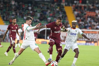 Alanyaspor evinde Göztepe’yi devirdi!