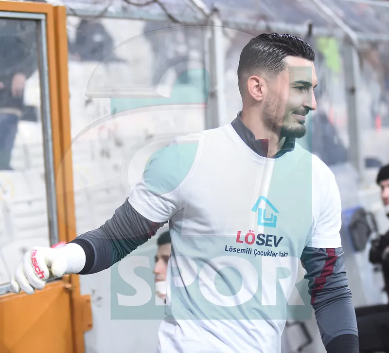 Beşiktaş Trabzonspor maçı öncesi Uğurcan Çakır taraftarın isteğini kırmadı ve fotoğraf çekildi - 2