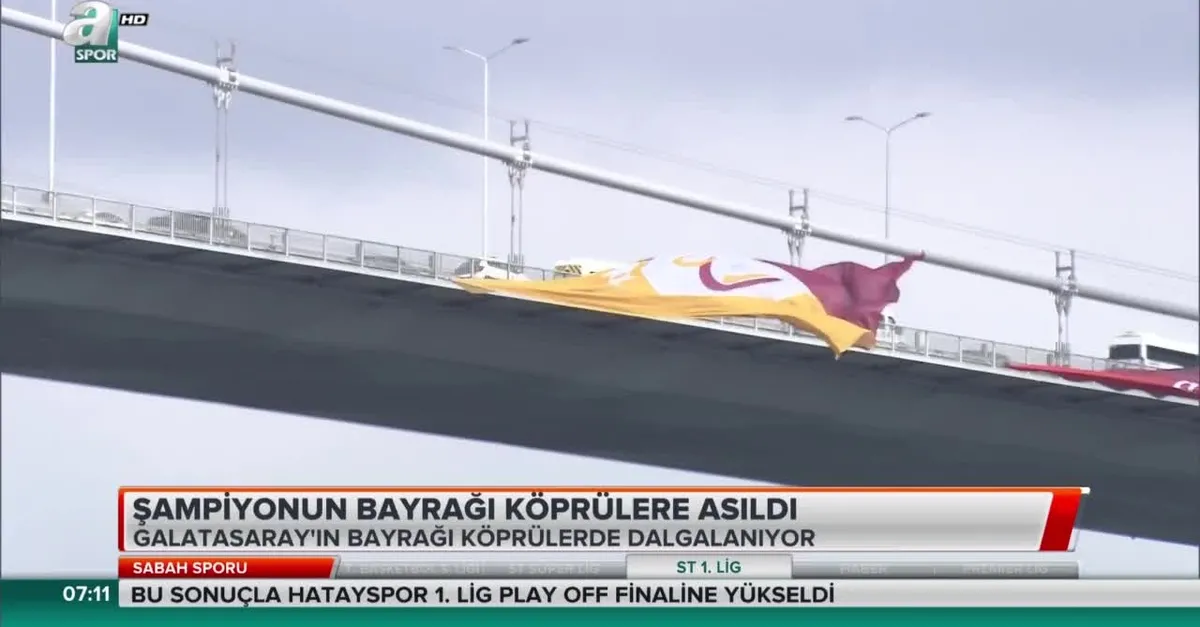 Şampiyonun bayrağı köprülere asıldı