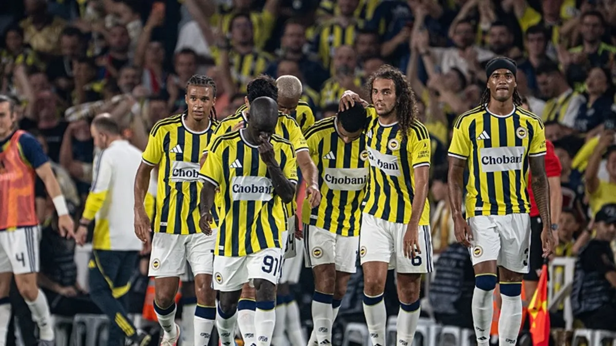 Fenerbahçe bat Sturm Graz 2-0 et prend l'avantage avant le match retour