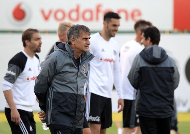 Hem lige hem de şampiyonluğa yabancılar