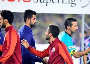 Seremonide Volkan ile Sabri arasında soğuk rüzgar