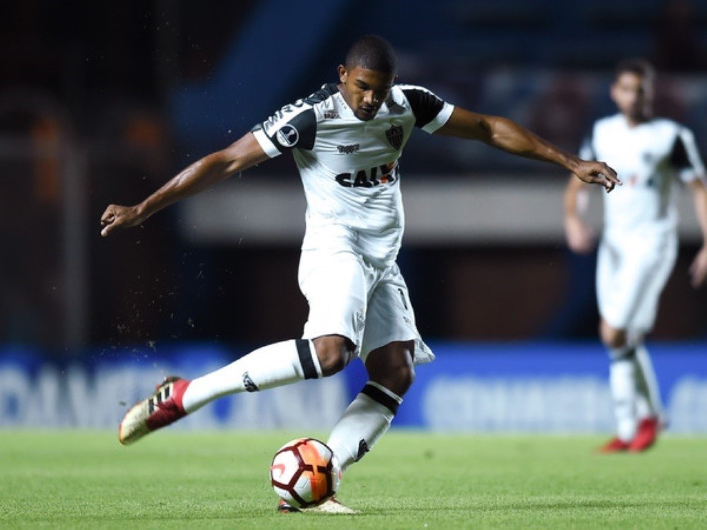 Fenerbahçe’ye 21’lik stoper