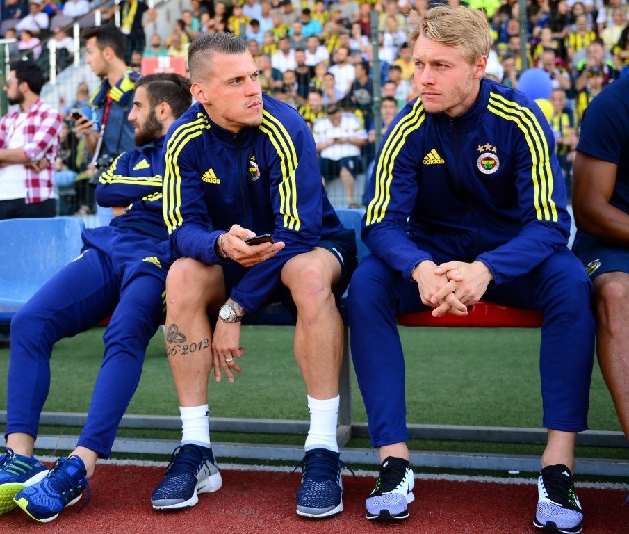 Simon Kjaer eve dönüyor