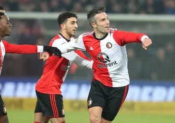 Van Persie yeni takımında ilk golünü attı