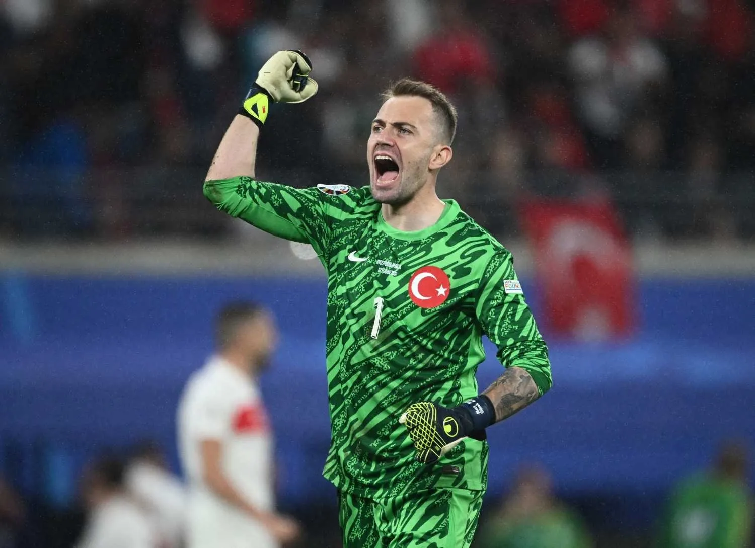 Fenerbahçe'nin tecrübeli kalecisi Mert Günok, A Milli Takım'a veda etti