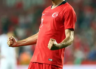 Galatasaray milli yıldızı bitiriyor!