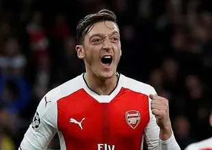 Mesut özil, Arsenal tarihine geçti