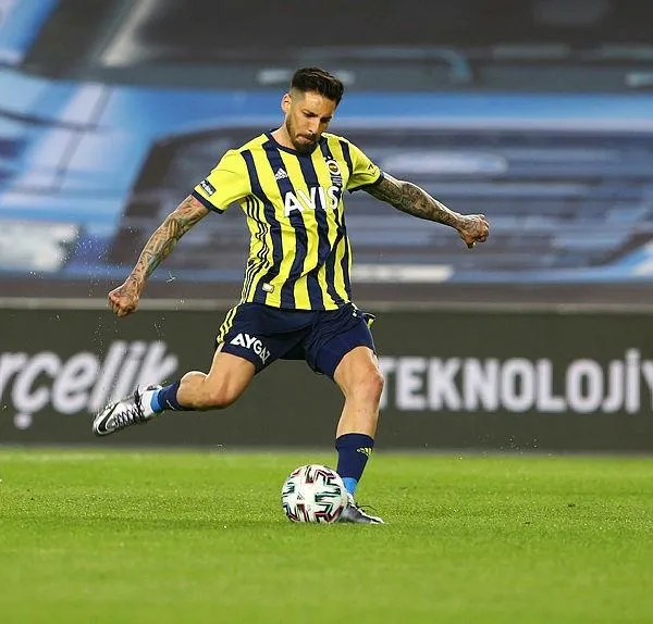 Son dakika spor haberleri: Fenerbahçe'de Gustavo ve Sosa çıkmazı! - 1