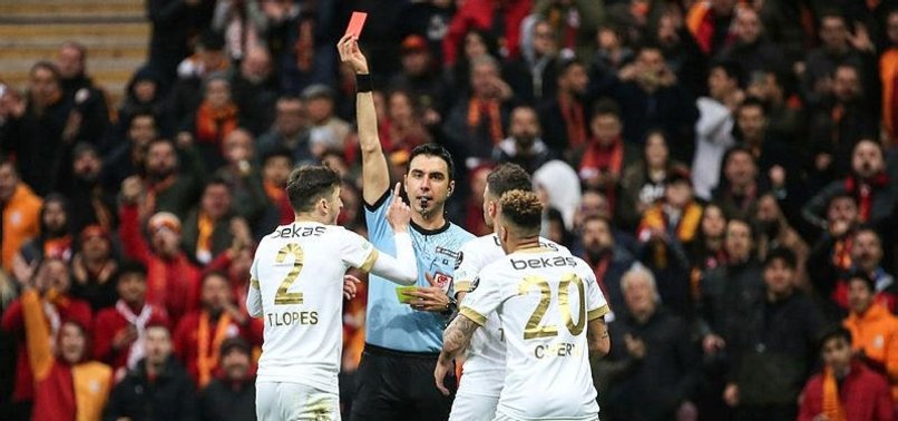 Usta yazardan olay yorum! Hakem Galatasaray'a maçı verdi!